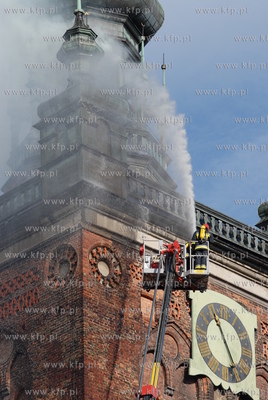Pozar zabytkowego kosciola sw Katarzyny w Gdansku.
22.05.2006
Fot....
