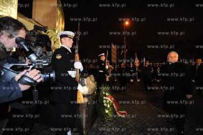 Pomnik Ofiar Grudnia 1970, Gdynia Stocznia. Obchody...