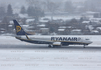 Gdansk, Rebiechowo. Nz. Boeing 737-8AS linii Ryanair.
14.02.2009
fot....