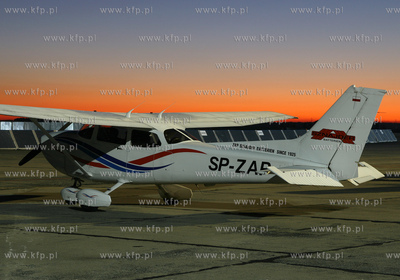 Gdansk, Rebiechowo Nz. Cessna 172S Skyhawk SP.
21.10.2007
fot....