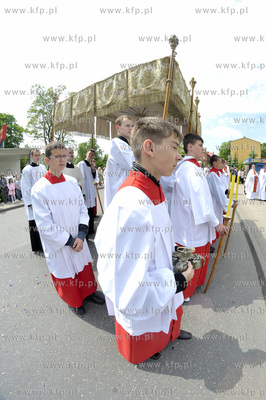 Procesja Bozego Ciala przeszla ulicami Pelplina.  03.06.2010...