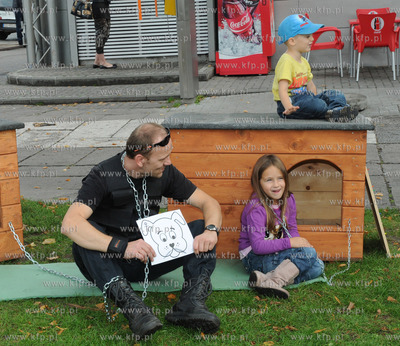 Bulwar Szwedzki w Gdyni. Happening pod haslem: "Zerwijmy...