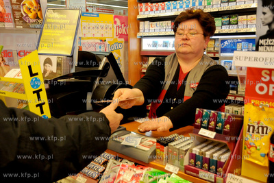Gdynia, ul. Unruga. Kolektura 8/766 w salonie Inmedio,...