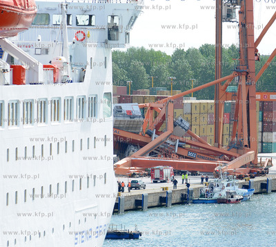 Przystan promowa Stena Line w Gdyni. Wychodzacy w podroz...