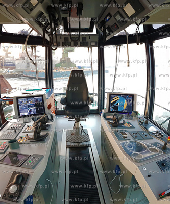 SD Tempest, holownik typu RotorTug z trzema pędnikami...