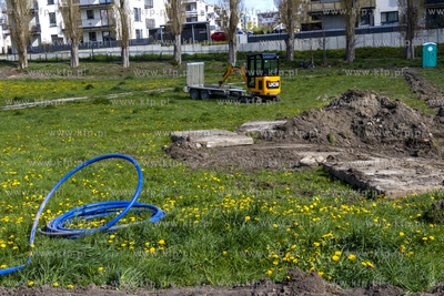 Pierwszy prace na budowie placu rekreacyjno - zabawowego...