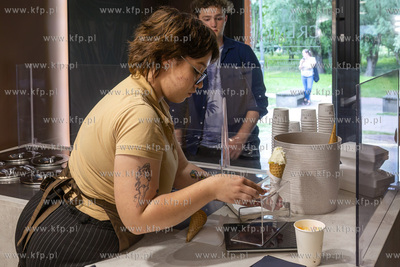 Kawiarania Autorskiej Cukierni CREMO na Wita Stwosza...