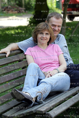 Donald Tusk z zona Malgorzata i psem Szeryfem. 26.05.2005...