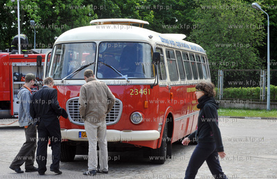 Prezentacja zabytkowego autobusu marki Jelcz popularnego...