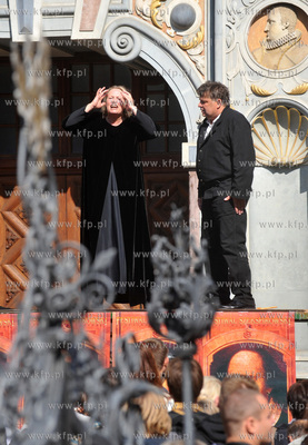 Gdansk. Dlugi Targ. Happening pt Aktorzy Przyjechali...