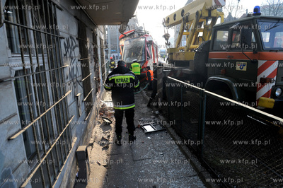 Ok. godz. 8:00, tramwaj nr 7, jadacy w kierunku Nowego...