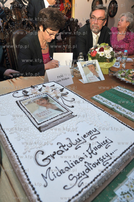 Promocja ksiazki Danuta Walesa marzenia i tajemnice....