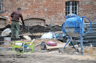 Prace przy budowie skweru na terenie Law Miesnych pomiedzy...