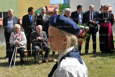 Zukowo na Kaszubach. Plac przed kosciolem sw. Jana...