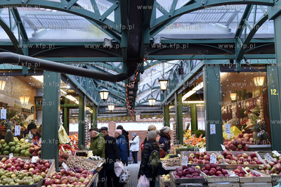 Świąteczne zakupy na Hali Targowej w Gdańsku. Zewnętrzne...