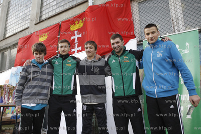 Gdansk Zaspa. Pilkarski turniej dzikich druzyn Do przerwy...