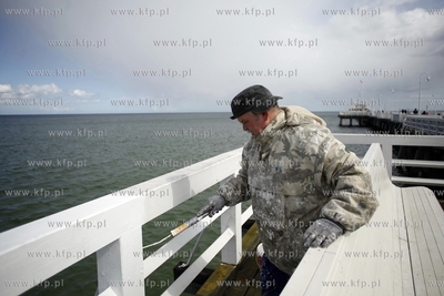 Sopot. Przygotowania do sezonu na molo. Nz malowanie.
17.04.2012
fot....