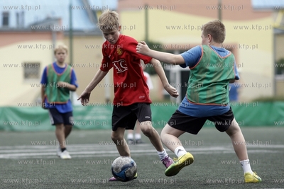 Gdansk Zaspa. Pilkarski turniej dzikich druzyn Do przerwy...