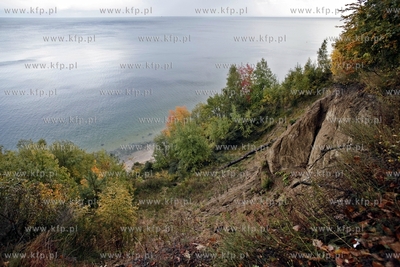 Betonowy schron obserwacyjny osuwa się z gdynskiego...