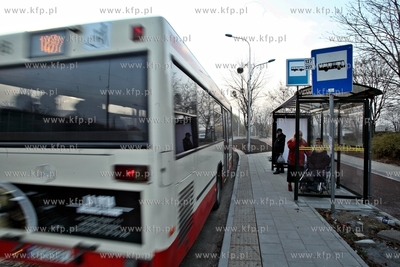 Przystanek autobusowy lini 127 i 227 na ul.Hynka na...