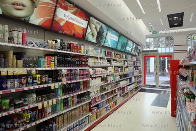 Otwarcie sklepow H&M i Rossmann na ul. Bohaterow Monte...