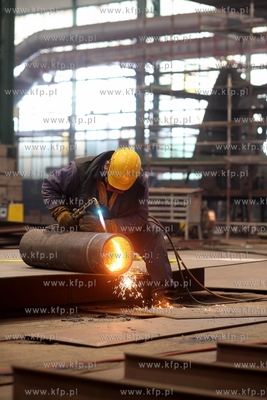 Stocznia Remontowa Nauta S.A. buduje statki w hali...