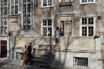 Gdansk. Sw. Ducha.  Otwarcie Biblioteki pod Zolwiem...