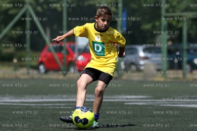 Gdansk Zaspa. Pilkarski turniej dzikich druzyn Do przerwy...