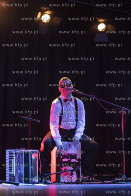 Festiwal Świat Mało Znany. Koncert zespołu Caritas...