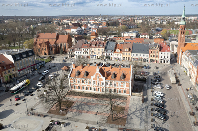 Rynek i ratusz w Starogardzie Gdańskim. 04.04.2025...