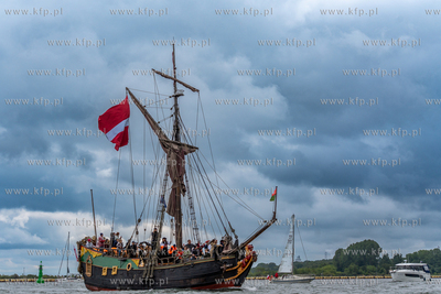Zlot żaglowców Baltic Sail w Gdańsku. Parada jedostek...