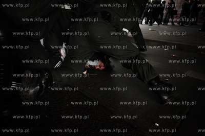 Berlin. Demonstracja grup lewicowych i antyfaszystow...