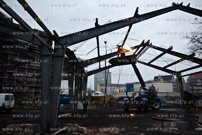 Kolejne budynki Stoczni Gdanskiej do wyburzenia .Tym...