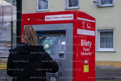 Gdańsk, Przystanek tramwajowy Zamenhoffa. Nz. Automat...