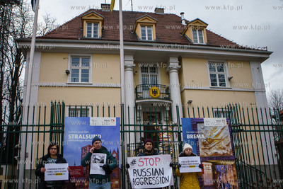 Gdańsk. Manifestacja pod Konsulatem Generalnm Republiki...