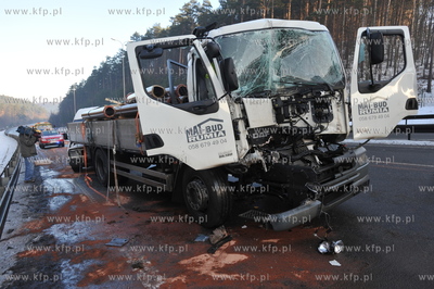 Karambol na trojmiejskiej obwodnicy na wysokosci zjazdu...