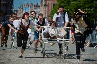 Gdansk. Dlugi Targ. Neptunalia. Wyscigi lozek szpitalnych.
18.05.2013
fot....