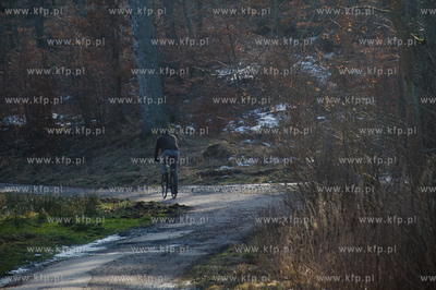 Gdansk. Oliwa, Trojmiejski Park Krajobrazowy. Asfaltowa...