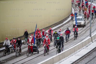 Gdansk. Droga Zielona. Coroczna akcja Mikolaje na Rowerach...