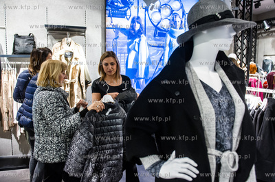 Gdynia. Centrum Handlowe Riviera. Otwarcie sklepu Fema...