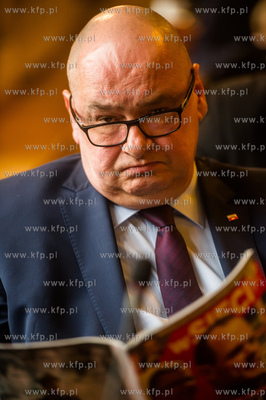 Gdansk. Nowy Ratusz. XXXVI Sesja Rady Miasta Gdanska....