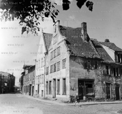 Gdansk. Rod ul. Grodzkiej i Rycerskiej. Pozniej w naroznym...