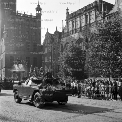 Obchody Dni Morza na Dlugim Targu w Gdansku. Neptun...