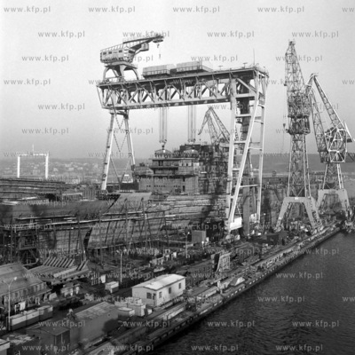 Budowa 105-tysiecznika w Stoczni im. Komuny Paryskiej...
