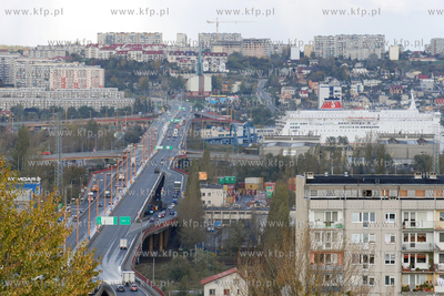 Panorama Gdyni. Nz. Estakada Kwiatkowskiego i dzielnica...