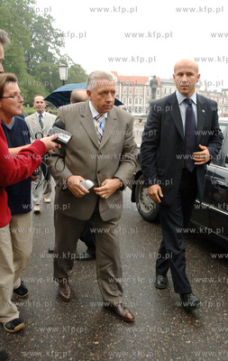 Koszalin. Prokuratura. Andrzej Lepper w drodze ne przesluchanie...