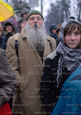 Przed konsulatem Ludowej Republiki Chinskiej w Gdansku...