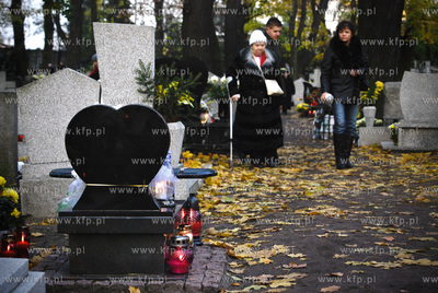 Swieto Zmarlych - cmentarz  przy ulicy Anteczaka, parafia...