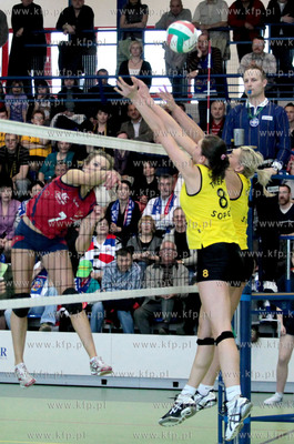 Hala MOSIR w Rumi. Czwarty mecz o awans do elity siatkarek...