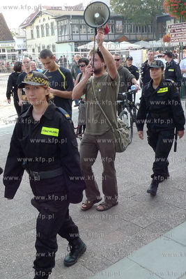 Sopot - Plac Przyjaciol Sopotu. Przemarsz zwolennikow...